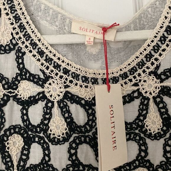 Solitaire Black and White Puff Sleeve Crochet Blouse - Picture 2 of 7